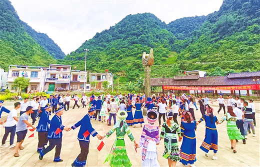 牢记嘱托感恩奋进 加油努力再长征——写在自治区第十二次党代会召开之际