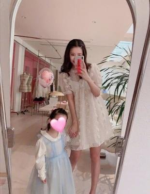 张子萱与陈赫在豪宅秀恩爱，结婚6年事业家庭双丰收，婆媳关系让人羡