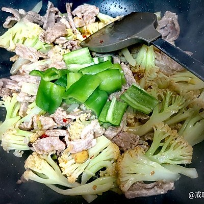 菜花炒肉做法,菜花炒肉做法视频