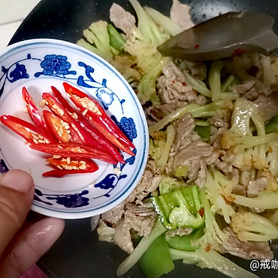 菜花炒肉做法,菜花炒肉做法视频