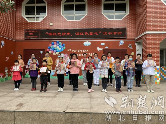 江漢區(qū)前進(jìn)二路小學(xué)補(bǔ)充學(xué)生“精神之鈣”(圖2) 江漢區(qū)前進(jìn)二路小學(xué)補(bǔ)充學(xué)生“精神之鈣”(圖2)