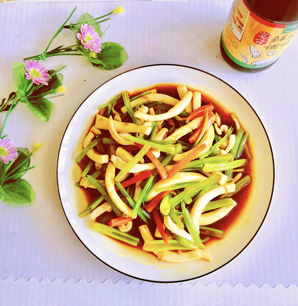 芹菜炒鱿鱼（冬日限定的鱿鱼炒芹菜的做法）