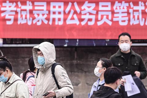 2022国考开考：报考首破200万人 平均68人竞争1岗