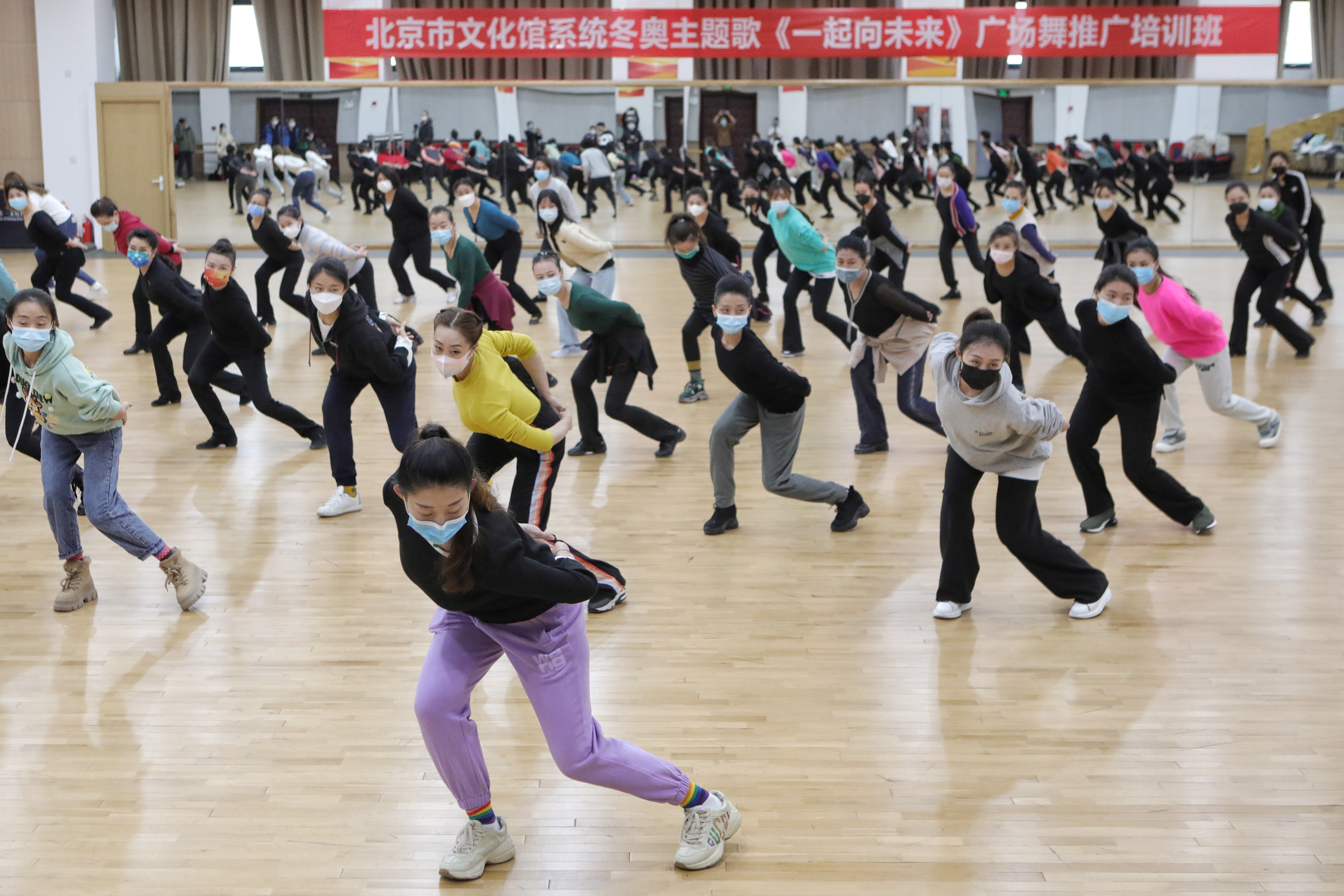 舞起来！北京冬奥主题歌曲《一起向未来》广场舞推广培训班开班
