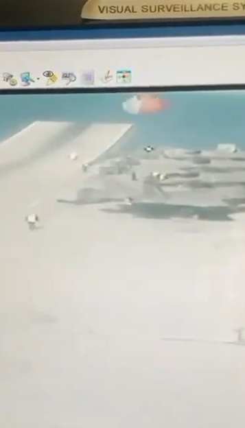 Ӣ����ĸ���ػ�׹��˲���ع⣺��Ծ���ʧ�� һͷ������