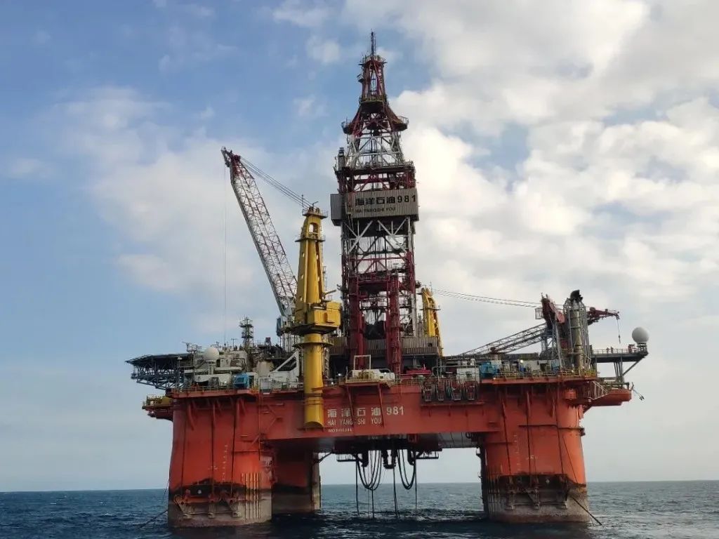 “宇宙级”精度！如何从海底石头缝里“挤”出石油？｜科普央企那些事儿