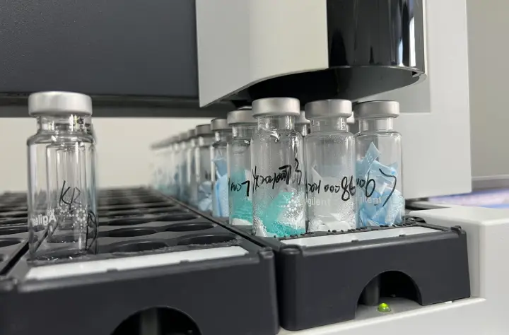 戴口罩前甩一甩没有太大必要（专家回应没有实际意义）