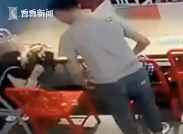 情侣吵架男子将女友头按进火锅（事后却说这只是误会）