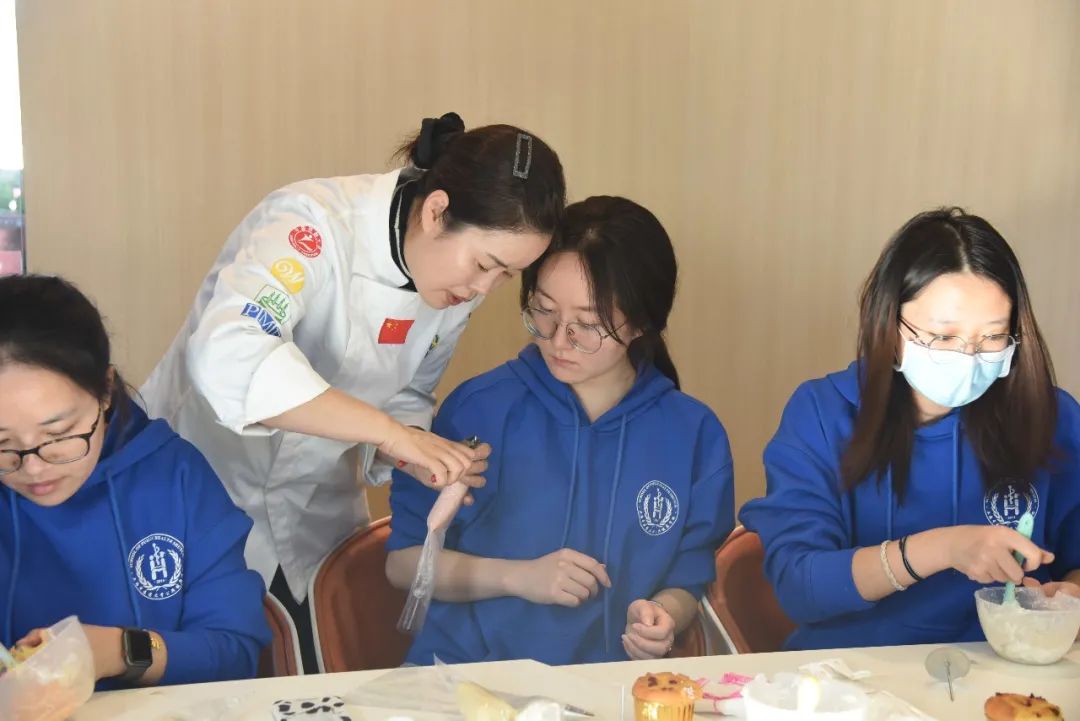 新闻 |“劳动创享营未来”上海中医药大学大学生劳动教育系列活动启动