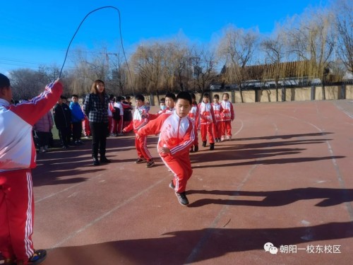 朝阳一校东安小学跳长绳比赛，“绳”彩飞扬(图9)