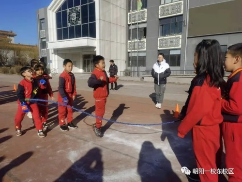 朝阳一校东安小学跳长绳比赛，“绳”彩飞扬(图12)