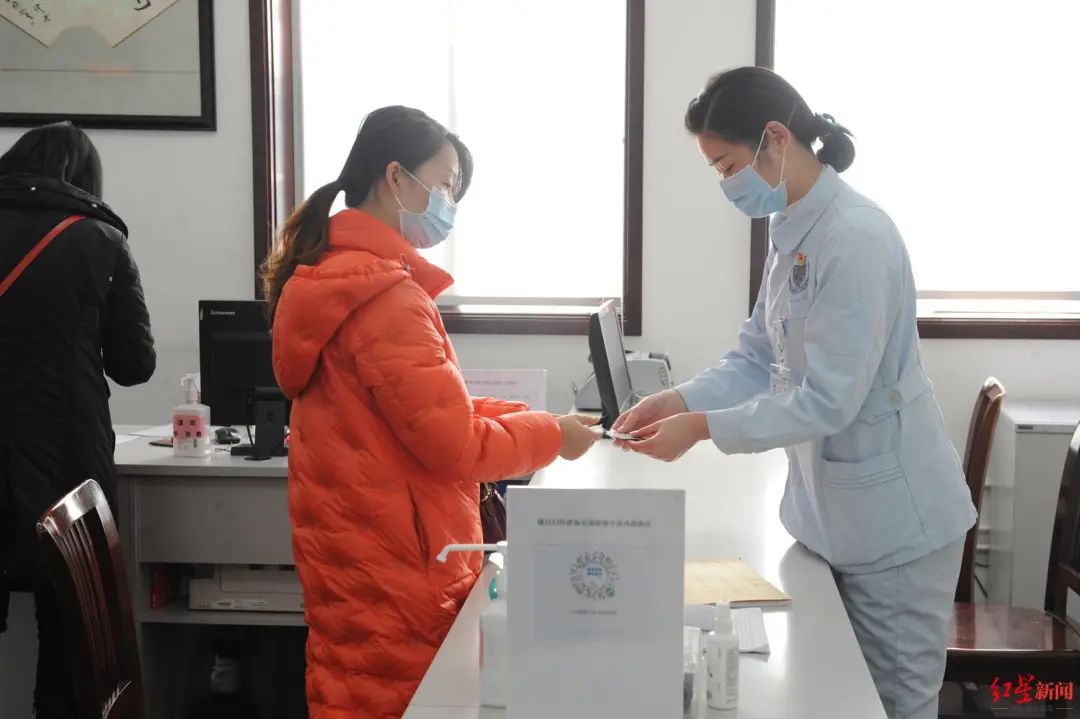 落户、就医、子女入学享专属礼遇！成都工匠领到第一批“绿卡”