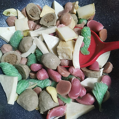 火锅丸子怎么做好吃又简单的做法（清香麻爽的炒火锅丸子）