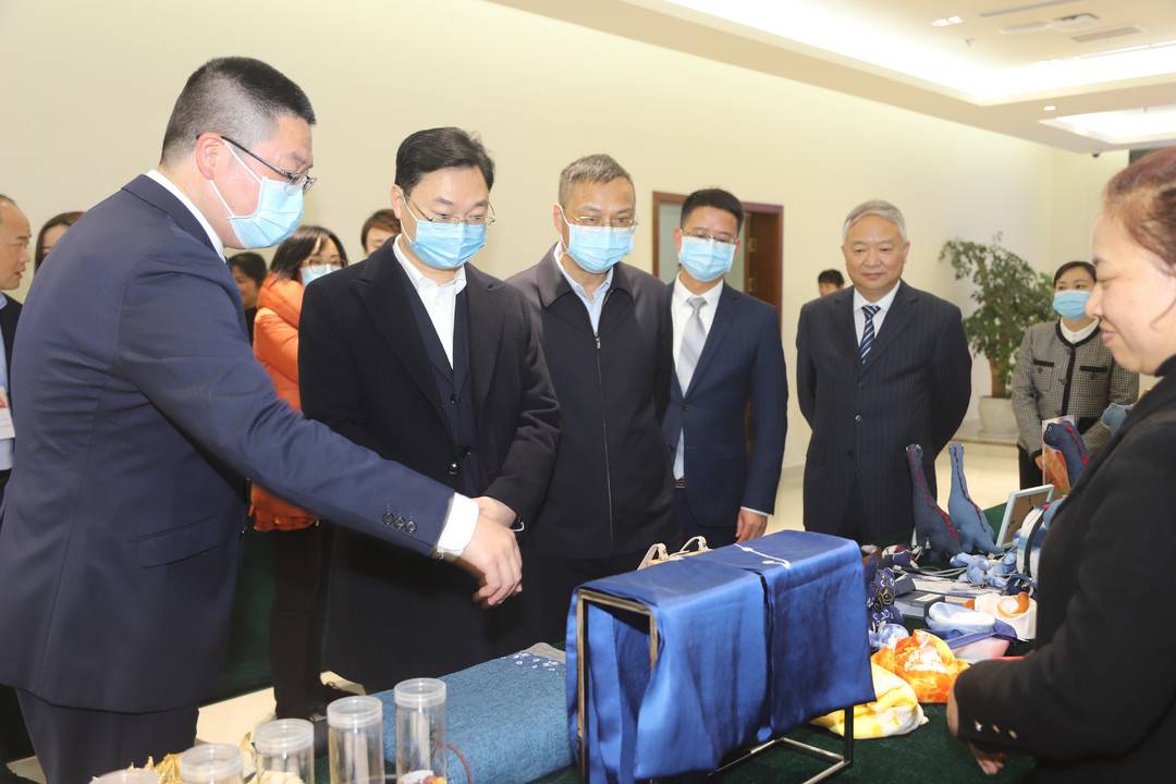 四川自贡召开中医药招商引资项目推介会 嘉宾提议将中医文化融入“盐”和“灯”