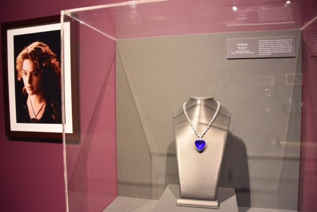 宝尔博物馆展出迪士尼经典影视珠宝可近距离欣赏海洋之心、水晶鞋