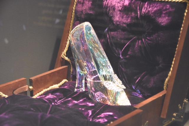 宝尔博物馆展出迪士尼经典影视珠宝可近距离欣赏海洋之心、水晶鞋