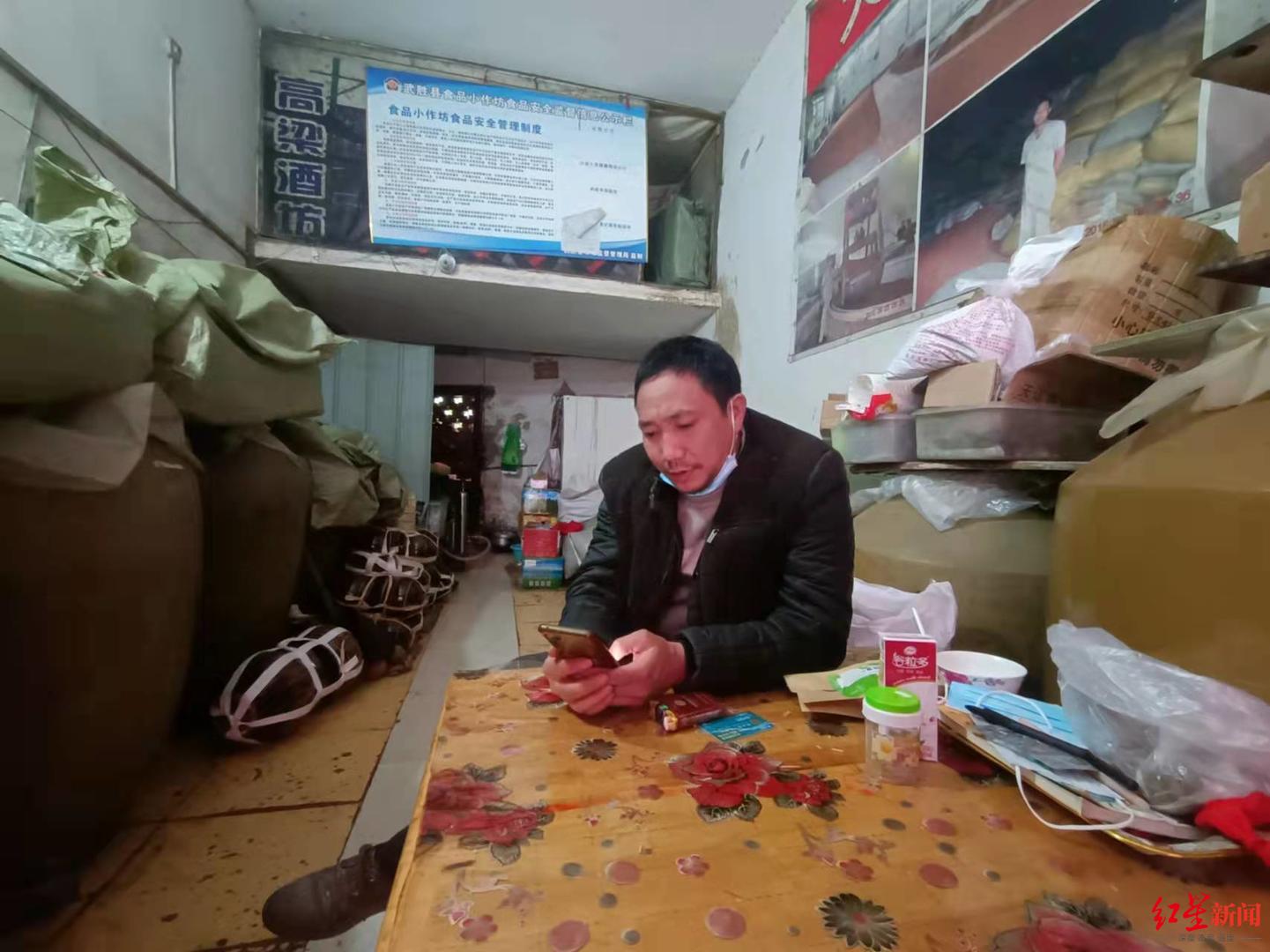 “归去来”：寻回被拐十年的儿子后又无奈送回养父家 儿子冲他喊“你害我没家了”