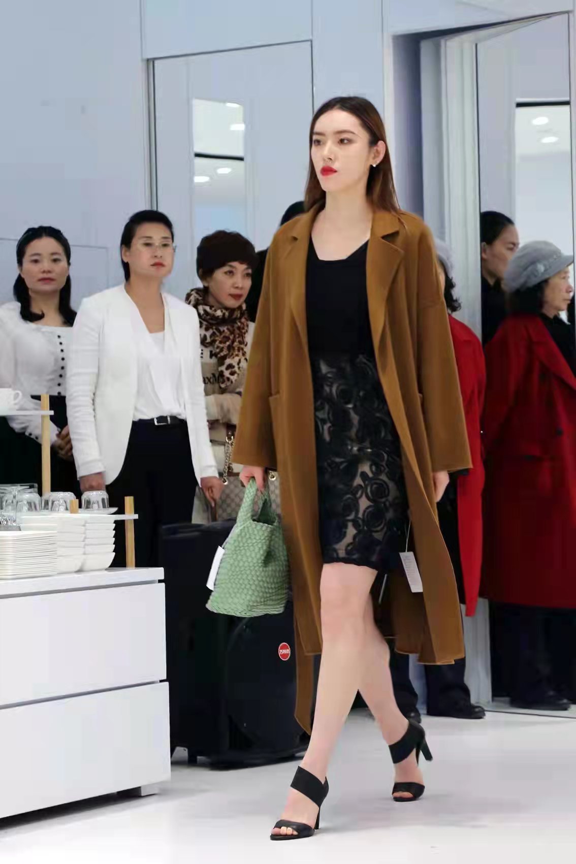 青岛本土高端女装品牌来了！“ITTZO”线下体验店开业