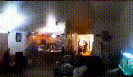 印尼海域7.3级地震触发海啸预警：震感强烈 居民涌上街头