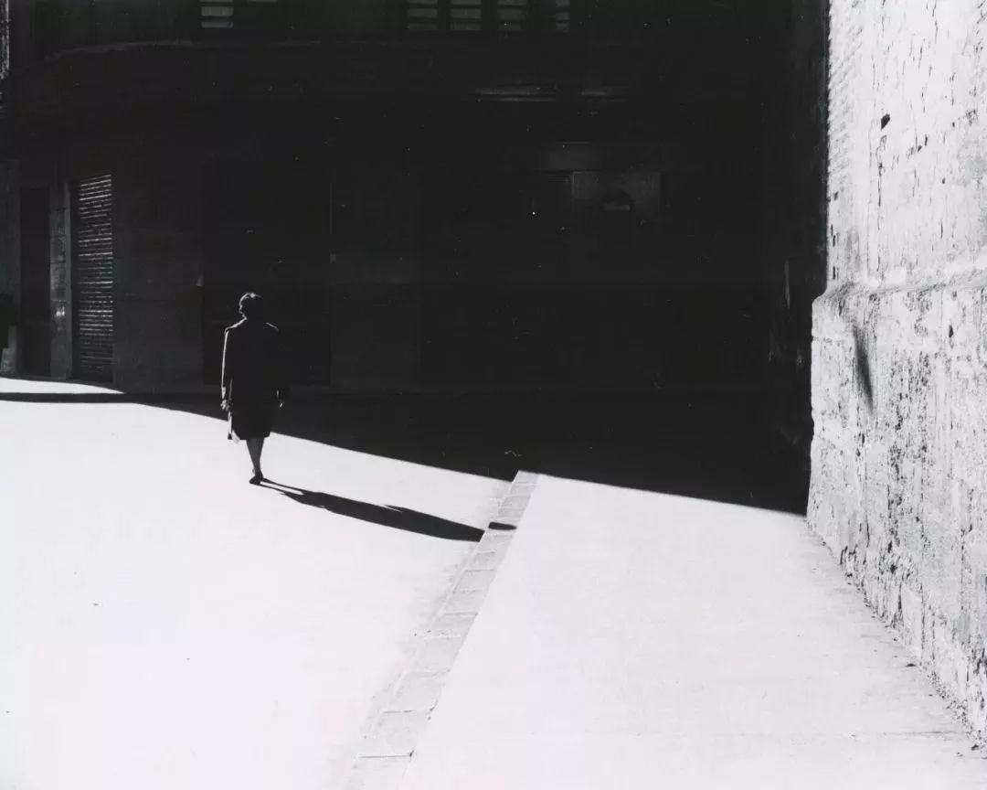 品牌丨若你感到孤独，定能品味黑白摄影之美