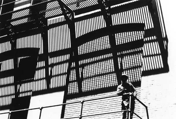 品牌丨若你感到孤独，定能品味黑白摄影之美