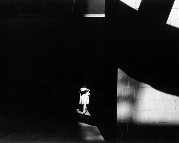 品牌丨若你感到孤独，定能品味黑白摄影之美