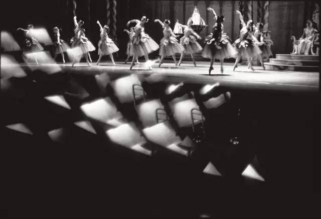 品牌丨若你感到孤独，定能品味黑白摄影之美