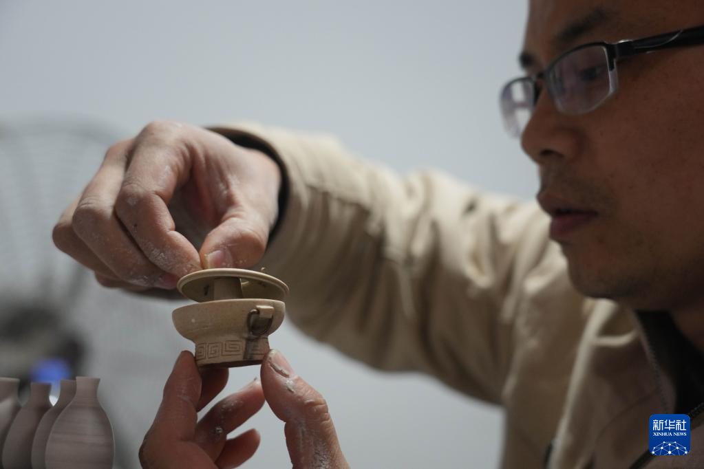 “微陶”：景德镇陶瓷艺人玩出陶瓷新花样