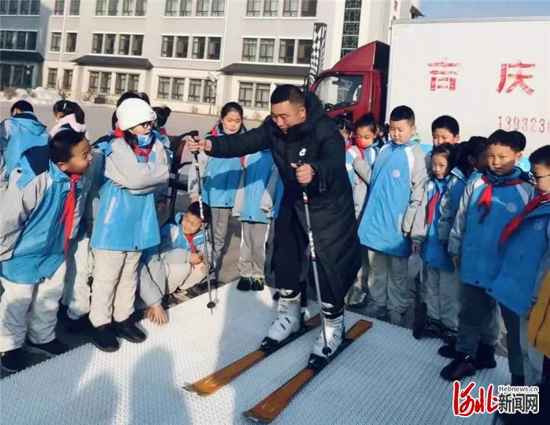 蔚縣益海小學開展冰雪運動進校園活動(圖3)
