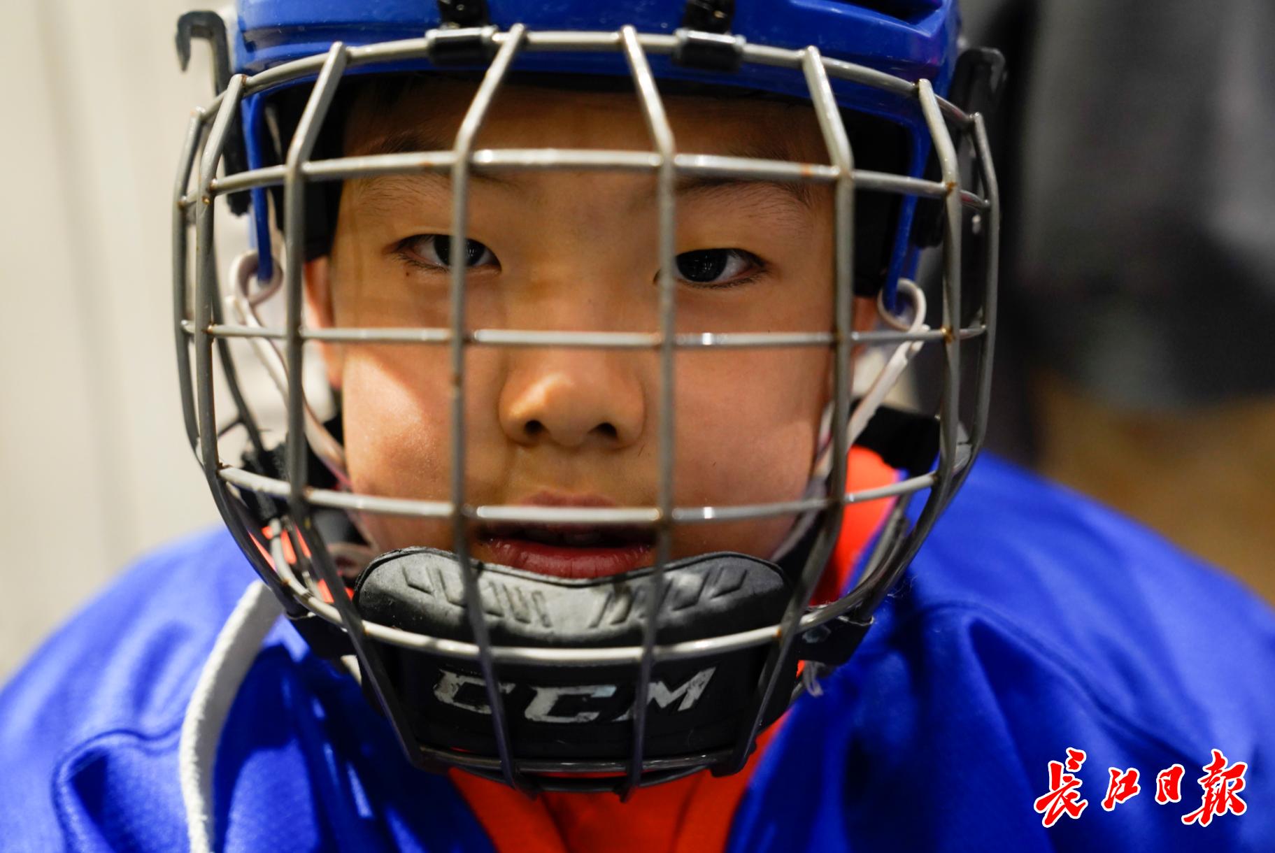 江漢區(qū)振興路小學(xué)里有個(gè)“運(yùn)動(dòng)小明星”(圖1) 江漢區(qū)振興路小學(xué)里有個(gè)“運(yùn)動(dòng)小明星”(圖1)