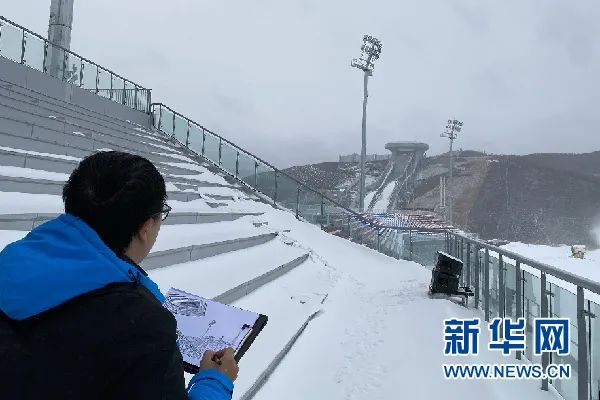 緊張忙碌的工作之外,他不斷挖掘新的題材,張家口冬奧村,雲頂滑雪公園