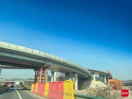 四问湖北高速桥梁侧翻:超重货车何以上路,桥墩设计有无疑问