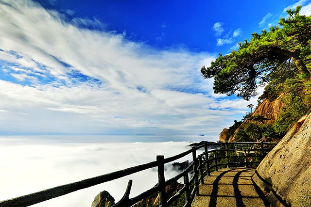 有一种浪漫，叫冬日三清山的云海和蓝天相伴