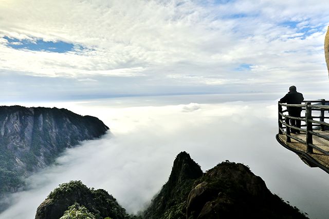 有一种浪漫，叫冬日三清山的云海和蓝天相伴