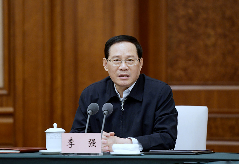 上海市委经济工作会议上，李强龚正明确明年经济工作目标要求