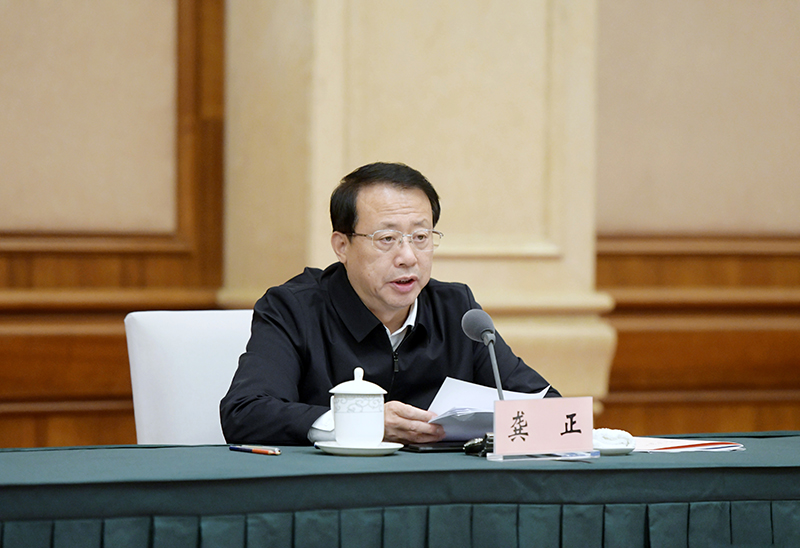 上海市委经济工作会议上，李强龚正明确明年经济工作目标要求