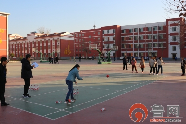 广饶县李鹊镇初级中学教职工趣味运动会(图3)