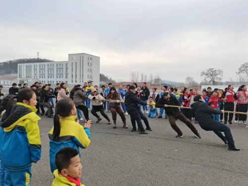 西丰县房木镇中心小学举行冬季拔河比赛(图2)