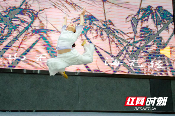 株洲市第一中學(xué)舉辦2021舞蹈大賽(圖1) 株洲市第一中學(xué)舉辦2021舞蹈大賽(圖1)