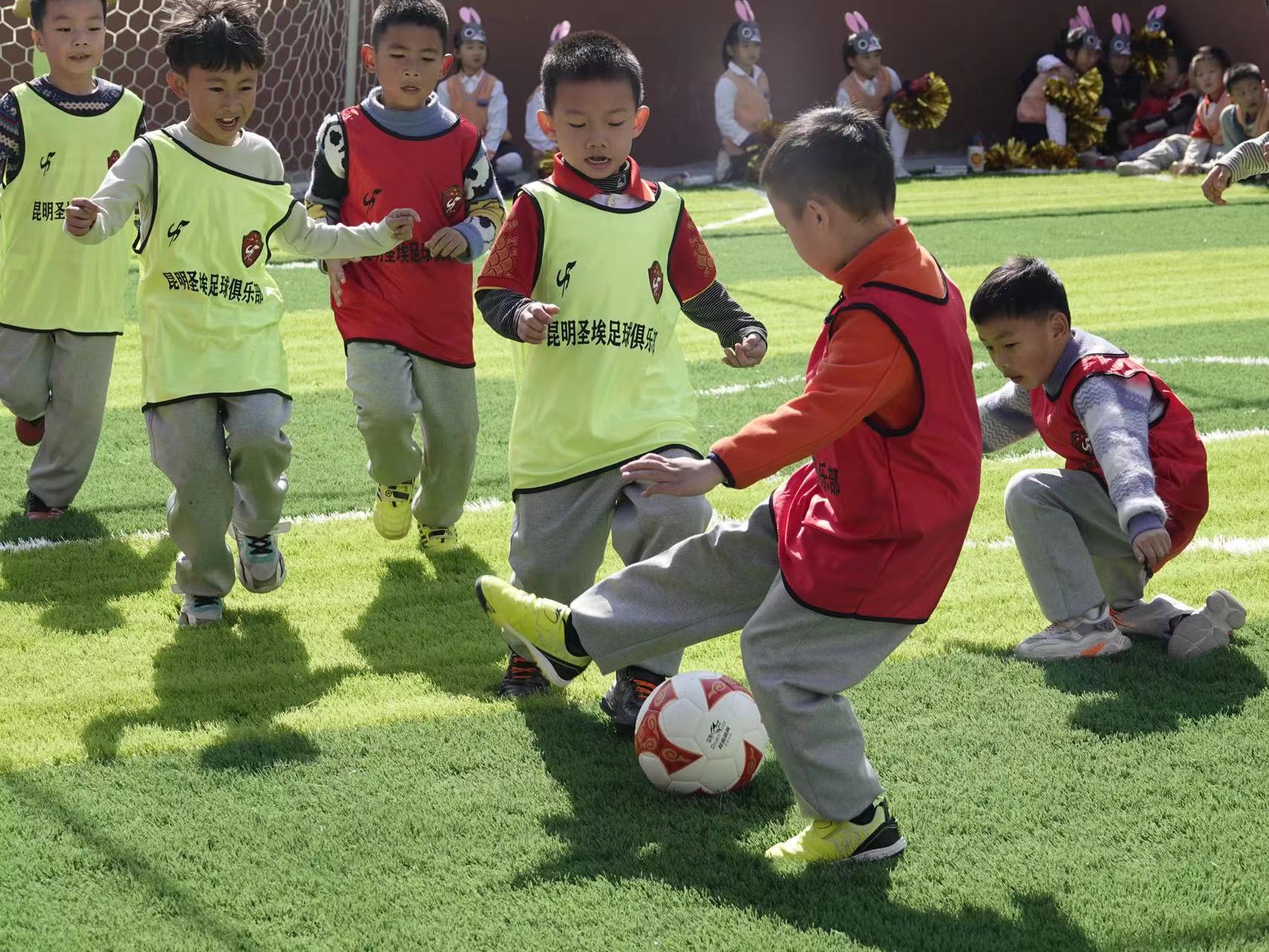 五华区长春小学“小聂耳”杯校园足球班级联赛(图4)