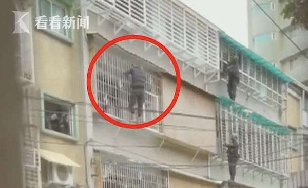 台湾：男子持枪拒捕与警察对峙 警方连开11枪制伏