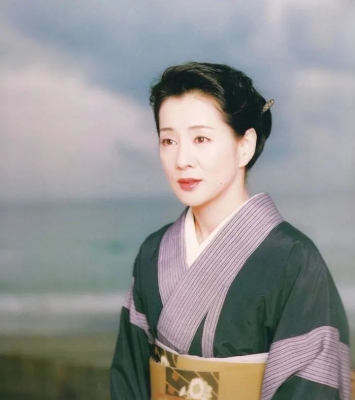 11岁出道，下嫁大15岁二婚男，终身未育，日本国宝级影后69岁仍霸榜最美女星…