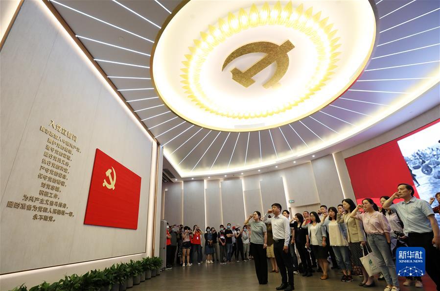 百年初心成大道 万里征程作雄行——以习近平同志为核心的党中央领导开展党史学习教育纪实