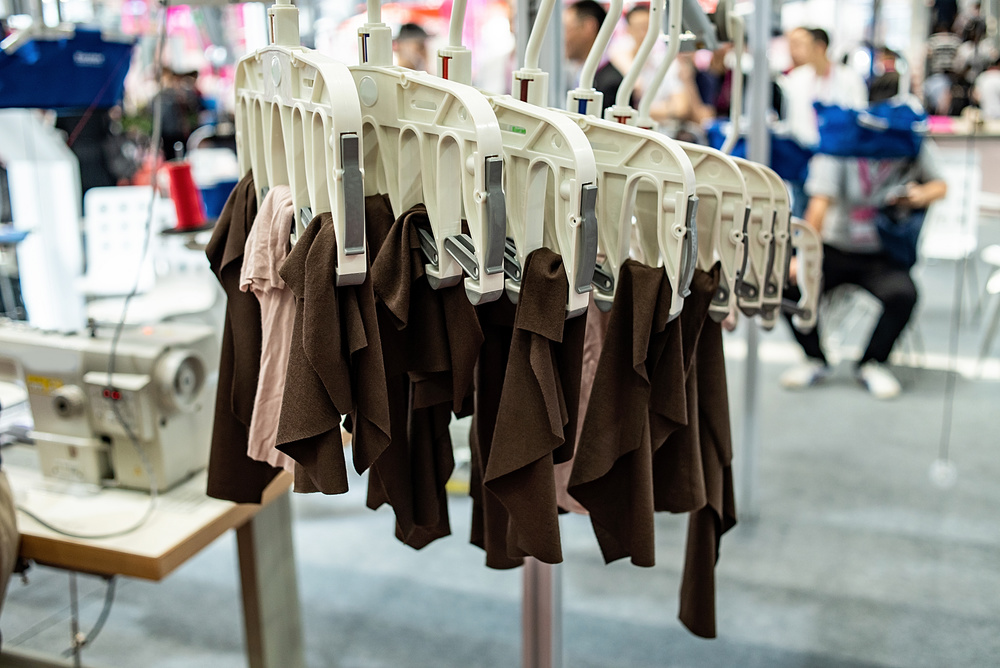 维杰纺织：纺织原材料上涨，服装企业为何不敢“叫苦”涨价？