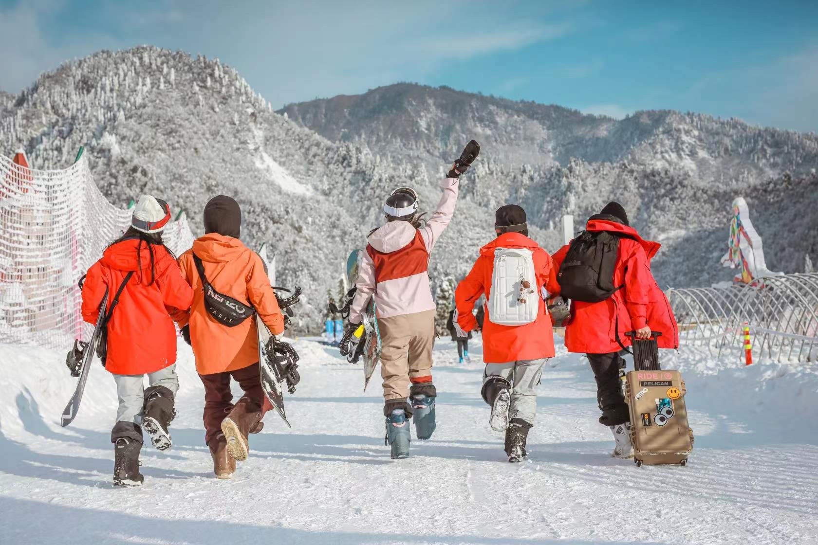 成都今年最冷的时候将至，西岭雪山滑雪场本周末开放滑雪