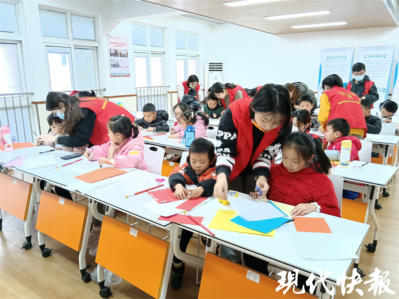 南京齐民路社区牵手高校，将“创意美术课”开进社区