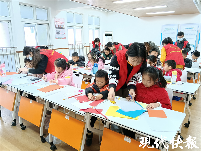 南京齐民路社区牵手高校,将“创意美术课”开进社区