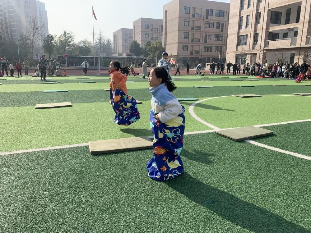 合肥市朝霞小学趣味运动，助力“双减”(图1)