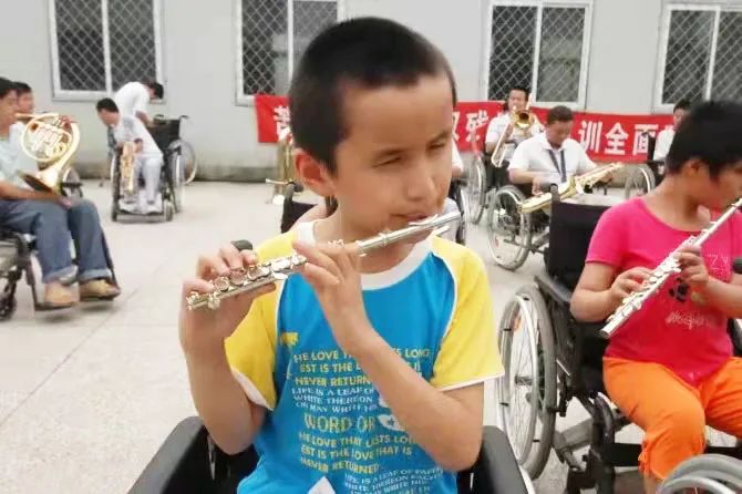 盲人调律师许继康：旋律“指引”航向，音乐“调亮”人生