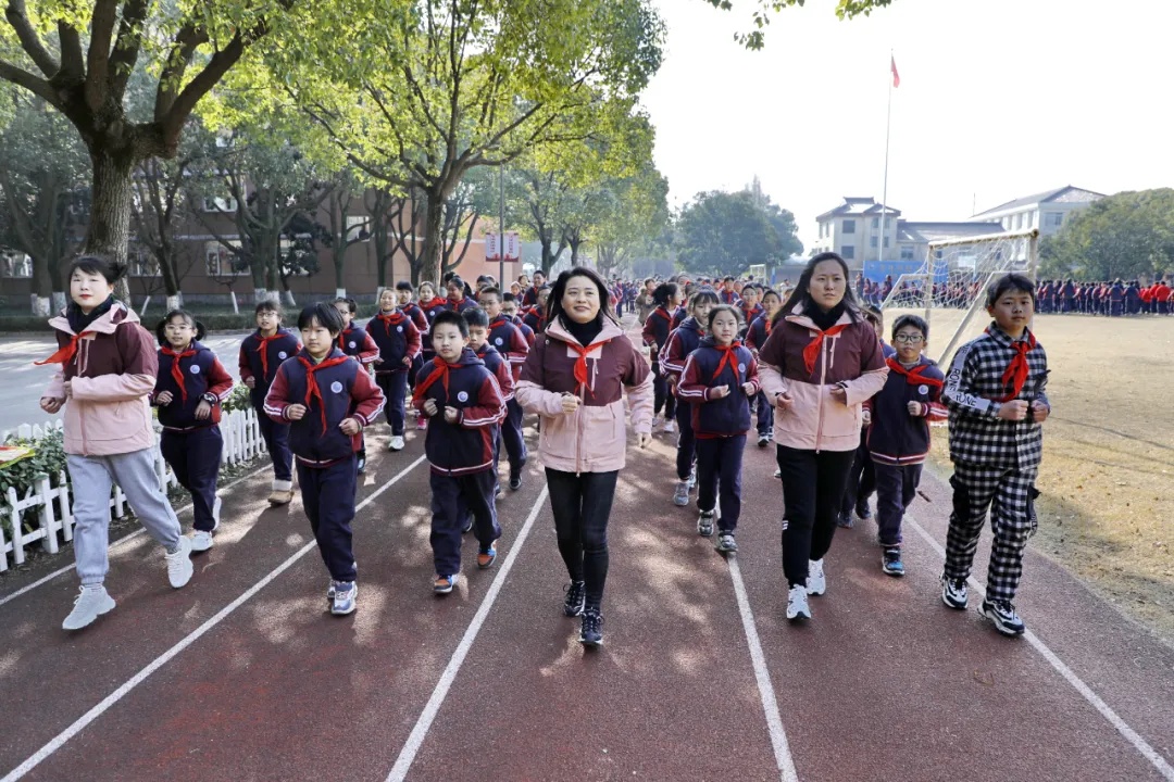 金山区漕泾小学用这种方式迎接新年……(图4)